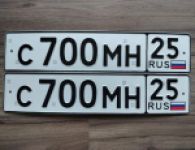 Красивый гос номер С700МН 25